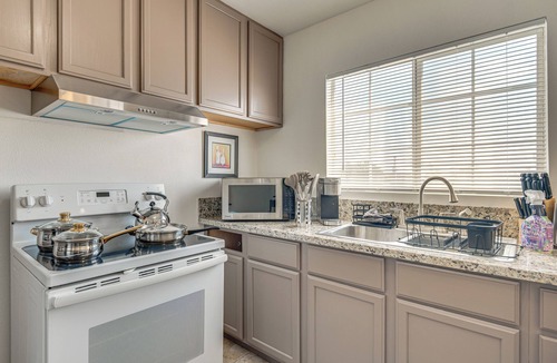 Park Mesa Heights House | Near Hospitals & Metrolink Access: LA Getaway