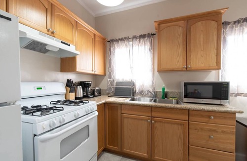 South Arroyo Apartment | Near Old Town - Private Workspace - Full Kitchen