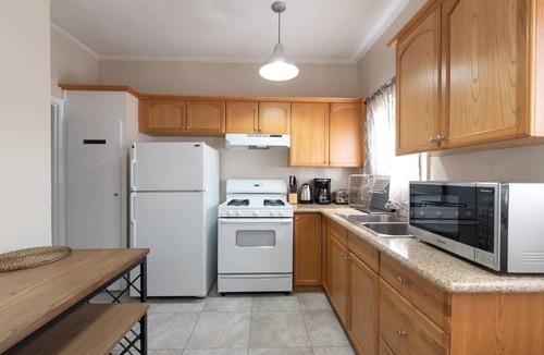 South Arroyo Apartment | Near Old Town - Private Workspace - Full Kitchen