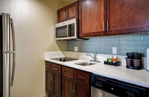 Salt Lake City Hotel | Near Salt Lake City Airport + Free Shuttle & Pool