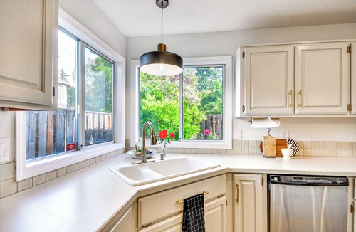 Beaverton House | Near Shops & Cafes: Beaverton Haven w/Luxe Decor!