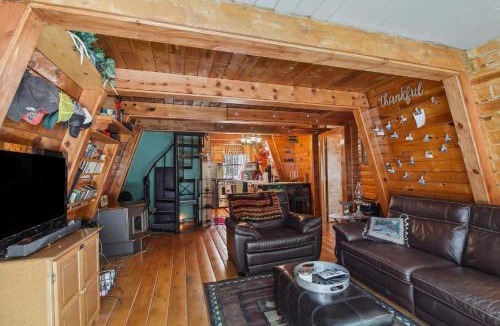 Heber House | Near Trails: Forest Lake Retreat w/Backyard Oasis
