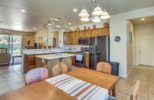 Washington House | Near Zion! Extended Desert Retreat w/Pool Access