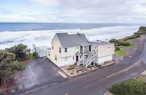 Nelscott House | Nelscott Anchor House, Hot Tub, Steps to Beach