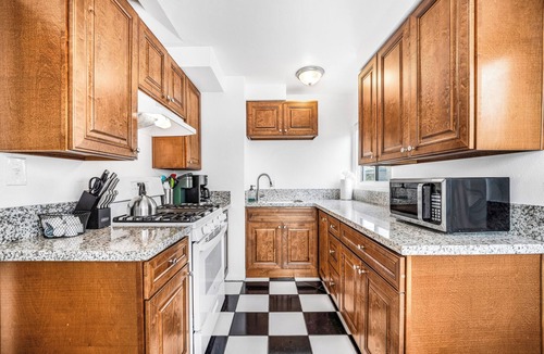 Ocean Beach Cottage | NEW 1br Ocean Beach Apartment w/Parking - Short Walk 2 Beach