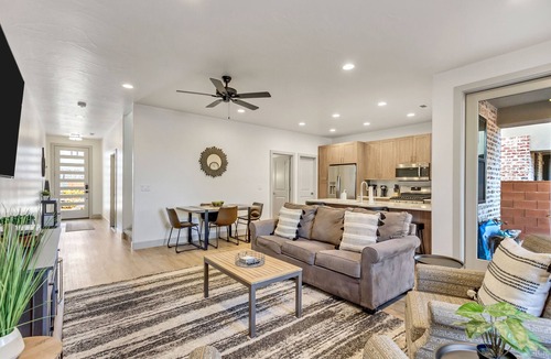 Santa Clara House | New 3 BR 3bath Townhouse with sunset views and heated pool EV Friendly