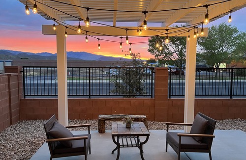 Santa Clara House | New 3 BR 3bath Townhouse with sunset views and heated pool EV Friendly