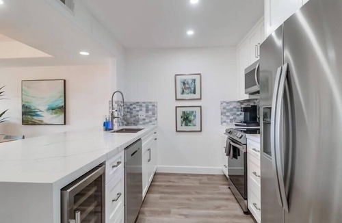 La Jolla House | NEW! 30+Day 2BD 2BTH with Ocean Views in Birdrock of La Jolla! Parking AC & Walkability!
