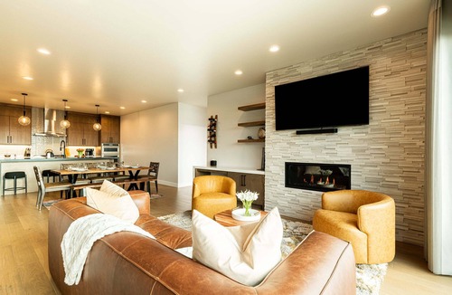 Hideout House | New 3BR/2.5B Klaim townhome – Hike, Ski & Relax in Style!