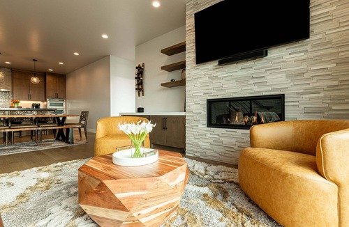 Hideout House | New 3BR/2.5B Klaim townhome – Hike, Ski & Relax in Style!