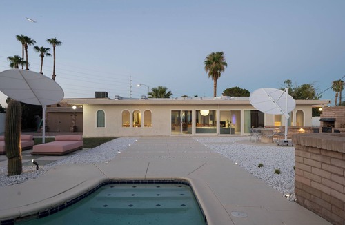 Winchester House | New 7 BDR Iconic Designer Home 2 minutes from Strip