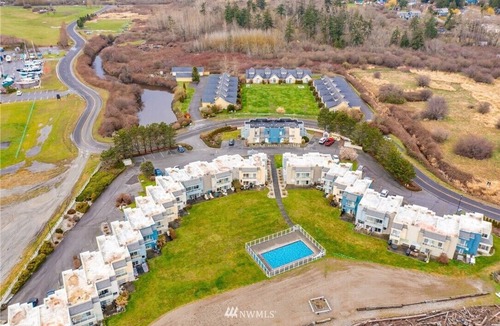 Point Roberts House | New! Beachfront Townhome with Outdoor Pool