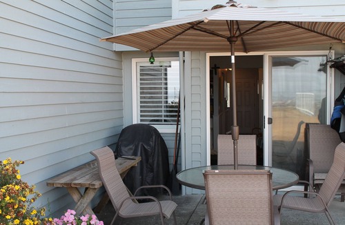 Point Roberts House | New! Beachfront Townhome with Outdoor Pool