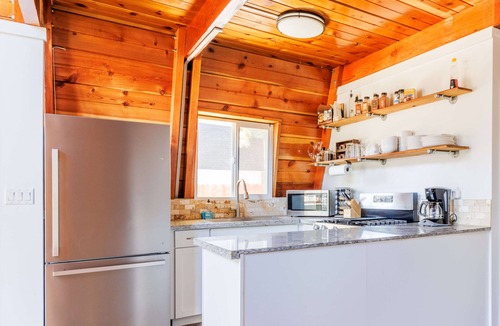 Peter Pan Cabin | New! Bearadise ~Cozy Modern Getaway ~A-Frame Cabin
