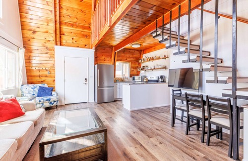 Peter Pan Cabin | New! Bearadise ~Cozy Modern Getaway ~A-Frame Cabin