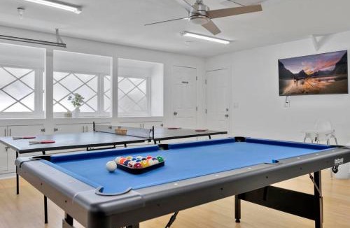 Anaheim Resort House | New cheerful villa, Pool, Spa, Mini Golf, Game room, Fire pit next to Disneyland