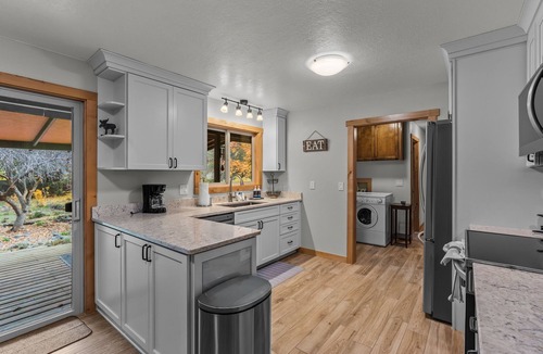 Southwest Bend House | New! Diamond Retreat – Peaceful Bend Hideaway Near Old Mill & Trails