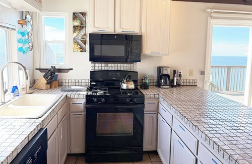 Dillon Beach House | NEW Dillon Beach Retreat! Ocean View, Hot Tub & Game Room! Bella Oceana