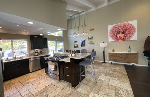 Allied Gardens Villa | New, Fun Get Away, Vaulted Ceiling, Pool, Hot Tub, New