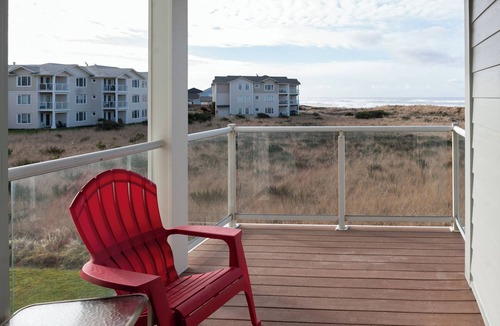 Westport Condo | NEW! Hot Tub, Pool, BBQ, Beach Access, Gym (DDreaming)
