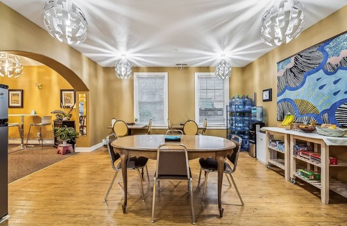 Cathlamet Apartment | NEW! Hotel Cathlamet Room 206 - Garden View King