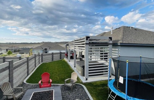 Kennewick House | New house! Hot Tub and fire-pit waiting for you.