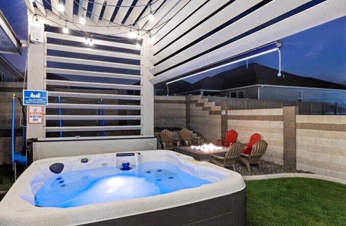 Kennewick House | New house! Hot Tub and fire-pit waiting for you.