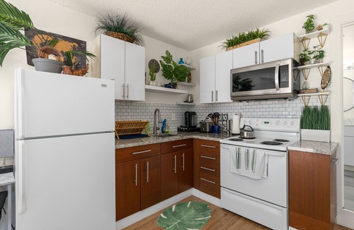 Edgewood House | New Jungle Vibes Theme, Your own unit B