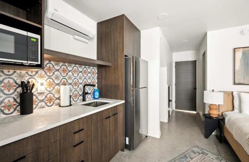 Kerns Apartment | New Kerns Studio Prime Spot Walkable Area