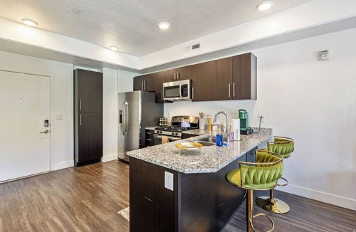 Rio Grande Apartment | NEW-KING Bed Loft Apartment/Downtown/Free Garage Parking/GYM