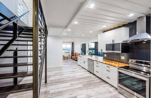Teasdale Villa | New! Lavish Shipping Container Experience with 3 King Masters & Amazing Views!