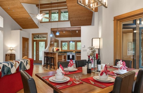 Dunes City House | *NEW LISTING* Beautiful Lake Front Home w/Hot Tub. Close to Downtown Florence and Dunes