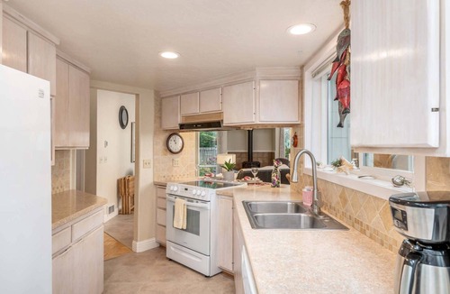 Florence House | New listing! Beautiful centrally located Florence home near the river, gas grill, game room