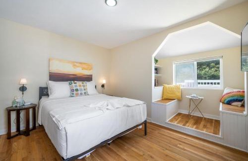 Genesee House | New Listing Fire Pit Water View Dogs OK