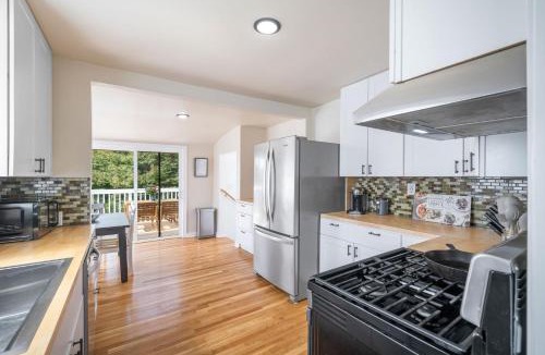 Genesee House | New Listing Fire Pit Water View Dogs OK