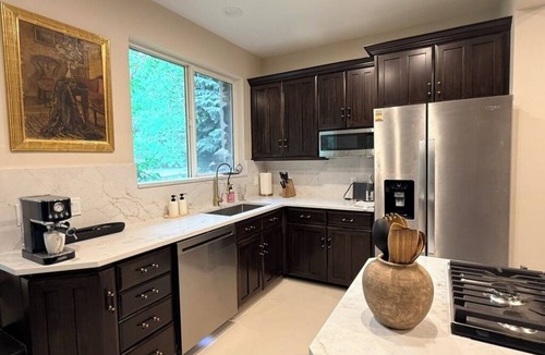 Willow Bend East House | NEW Listing! Luxury Lepa Lodge - 5 Bedrooms - Summer Specials!