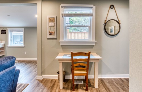 Seaside House | New listing! Newly remodeled inn suite w/ kitchenette & easy beach access!