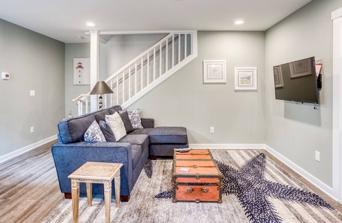 Seaside House | New listing! Newly remodeled inn suite w/ kitchenette & easy beach access!