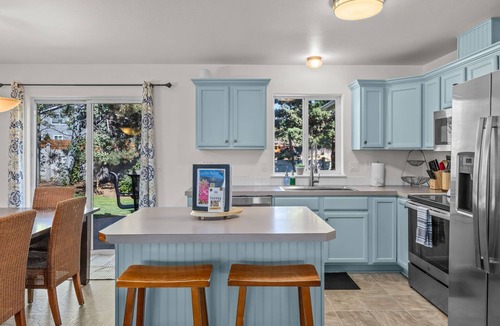 Orchard District House | New Listing! The Blue Rhodie| Ping Pong| Games| BBQ | Pet Friendly