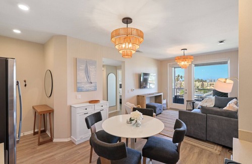 North Park Apartment | NEW Lux North Park Gem~King Beds~Workspaces~Parking~Central Location!