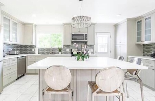 Los Angeles County House | New luxury house. Pool, spa, sauna. EV. Pets