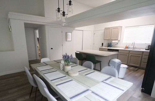 Draper House | NEW| Million Dollar View| 86" TV| Workspace| 30 min to Ski