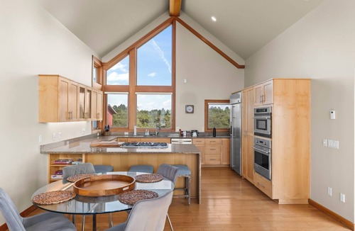 Westport House | NEW Oceanview from Bed, Xbox, Waffles Included