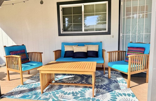 Haller Lake House | NEW! Peaceful Bungalow Close to Lightrail Yard