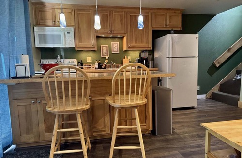 Bear Valley Condo | NEW! Pet-Friendly Condo with Patio - Creekside 83