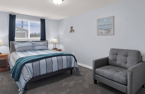 Seaview House | NEW! Pets OK, Fenced Yard, Close to Town (SVBHouse)