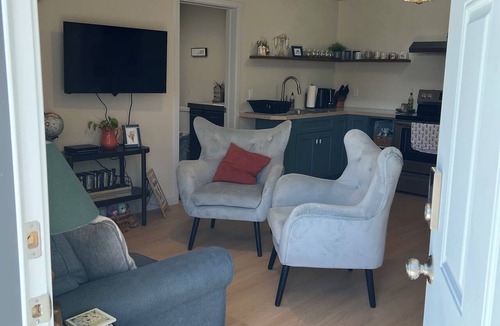 Yelm House | New private 2bd house in central Yelm