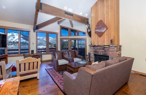 Deer Valley House | New Remodeled interior plus outside updated in Upper DV walk to Silver Lake