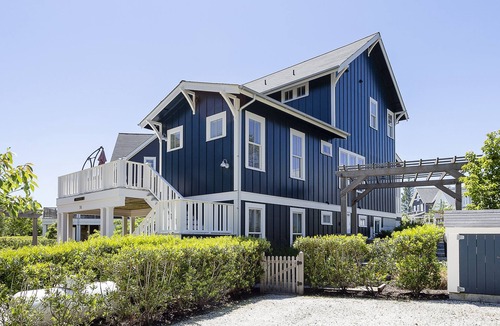 Seabrook House | *NEW* Seabrook's Innisfree: Hot Tub & Dog Friendly!