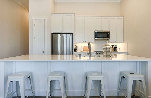 Seabrook House | New* Seabrook's Windjammer: Ocean View loft in the Town Center!